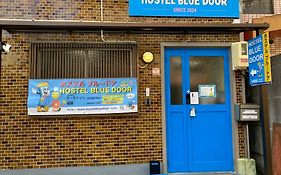 Hostel Blue Door ホステル ブルードア